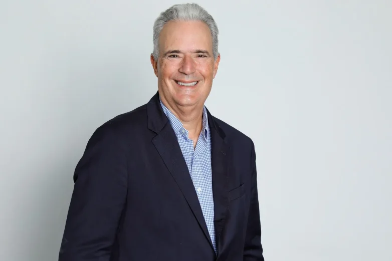 Mercado publicitário brasileiro desafia o PIB e cresce 10% em 2025, atingindo R$ 28,9 bilhões