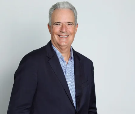 Mercado publicitário brasileiro desafia o PIB e cresce 10% em 2025, atingindo R$ 28,9 bilhões